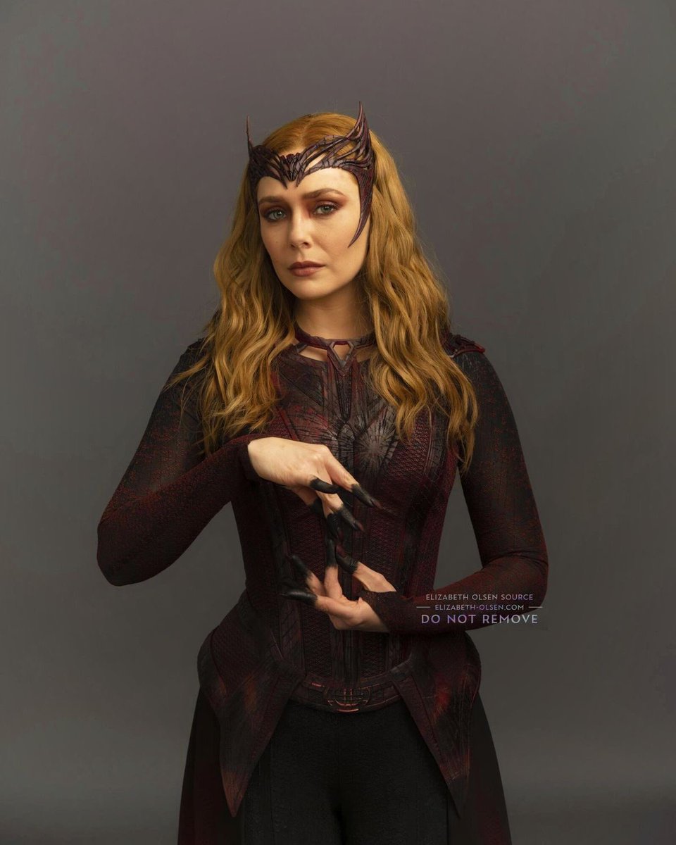 henrisvoid's tweet photo. Marvel saw how good Elizabeth Olsen’s Scarlet Witch looked with this shade of red and dark hair, and then proceeded to give her light hair and a darker suit… https://t.co/mBNukVY9fC