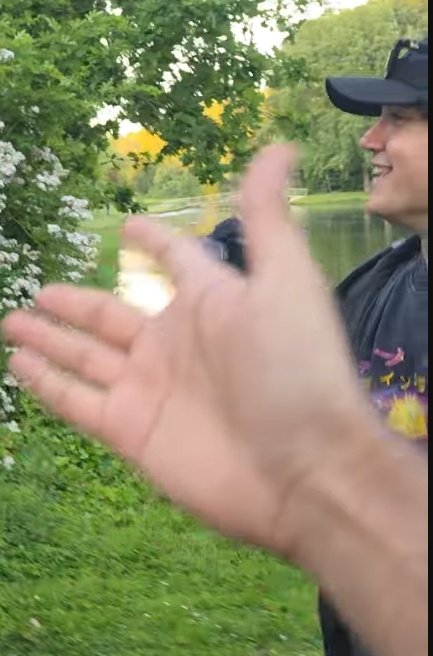 corpse_bingus1's tweet photo. Roier en el vlog de ishan :3 migajas https://t.co/TNs0BukNmj