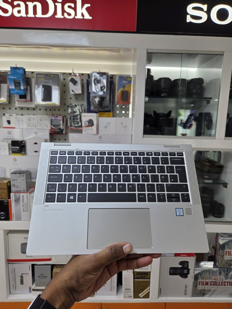 gltechstoreke's tweet photo. Hp Elitebook 1030 G3 

->Intel core i7 8th gen 
->16GB DDR4 RAM 
->512GB NVME SSD 
->BACKLIT KEULYBOARD 
->TOUCHSCREEN 

ksh 48,000 https://t.co/QlVC0ZF5Q6