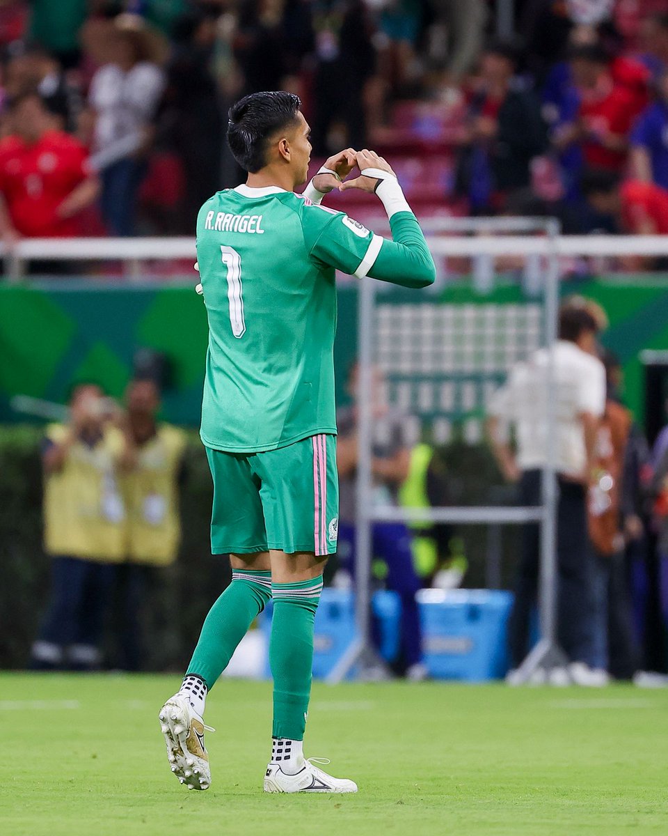Chuyo12gdl's tweet photo. El mejor portero de México 🇲🇽 

Raúl "El Tala" Rangel 🧤 https://t.co/f6fck6gtIy