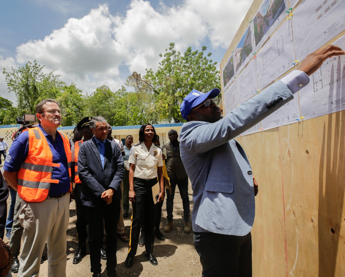 undphaiti's tweet photo. Avec le soutien de l’Union européenne et du @CanEmbHaiti , ce projet, offrira aux aspirantes un cadre de vie et de formation répondant aux standards modernes : hébergement, sécurité renforcée et solutions durables en matière d’énergie, d’eau et d’assainissement. https://t.co/0gDqi092kG
