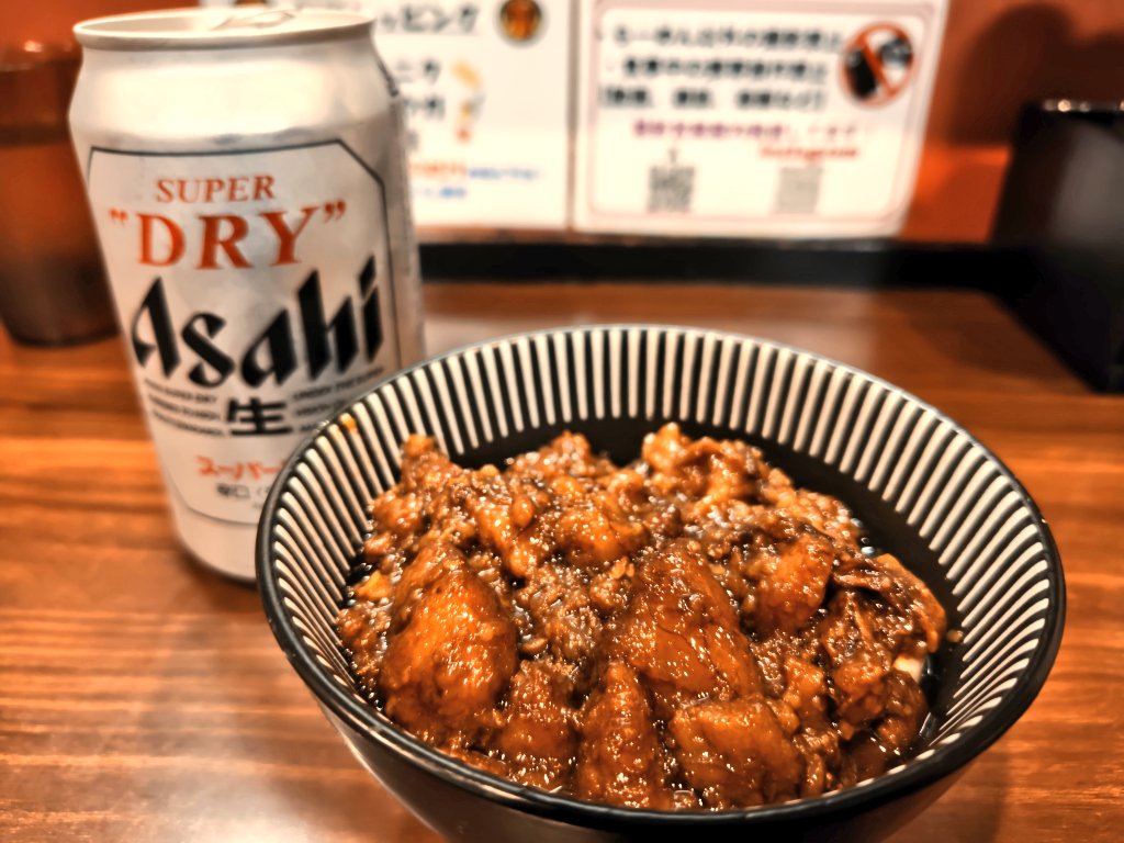 morinokuma3beer's tweet photo. 【熊谷 すず鬼 熊谷うえちゃん店 さん】
カレーつけ満(ﾆﾝﾆｸｼｮｳｶﾞ各半分)＋アブラまさお＋ひとくちライス

昨日のお話。
夜にお伺い、20時過ぎで外待ち12人に接続。
注文は期間限定の表記。
お心遣いありがとうございます。
美味しいカレー風味のつけ汁はライスドボンまでがセット、満足の完食 https://t.co/cuaYZO9y23