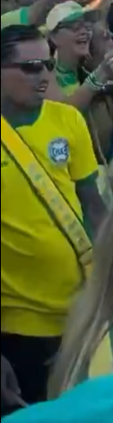 thewslul's tweet photo. @liberta___depre Simplesmente o Diretor de Bateria da IAV. Uma das melhores, senão a melhor bateria do Brasil. AGR VAI! https://t.co/gdCZLPLP3r