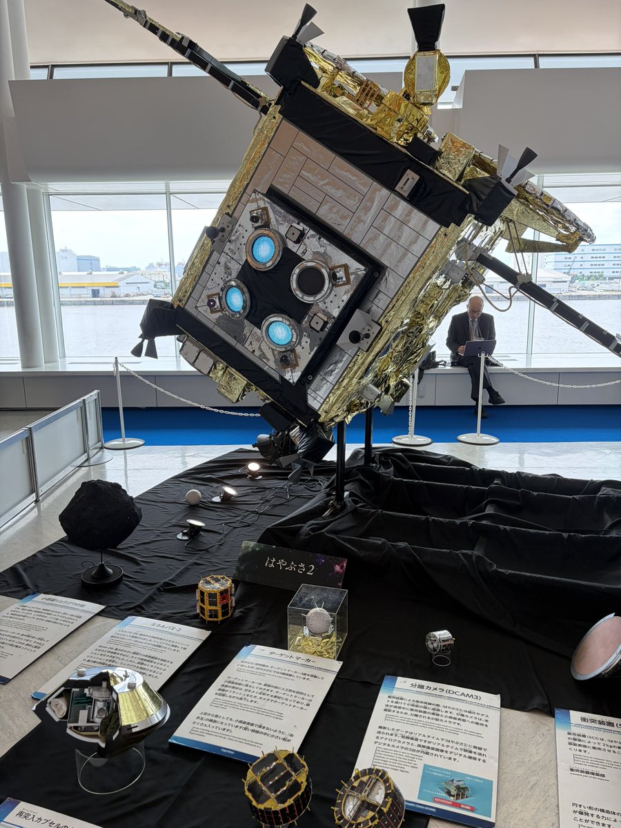 clean_revival's tweet photo. アフリカ事業で地質調査のため、衛星画像を使用しているが、既存のものが少なく、衛星を調べる延長で宇宙事業にも関わりが生まれました。
来たるべく宇宙空間や月面基地等で、居住空間における清掃が必要になります。
水無しで！

画像は先月のイベントのもの。 https://t.co/wT4DWEUlp2