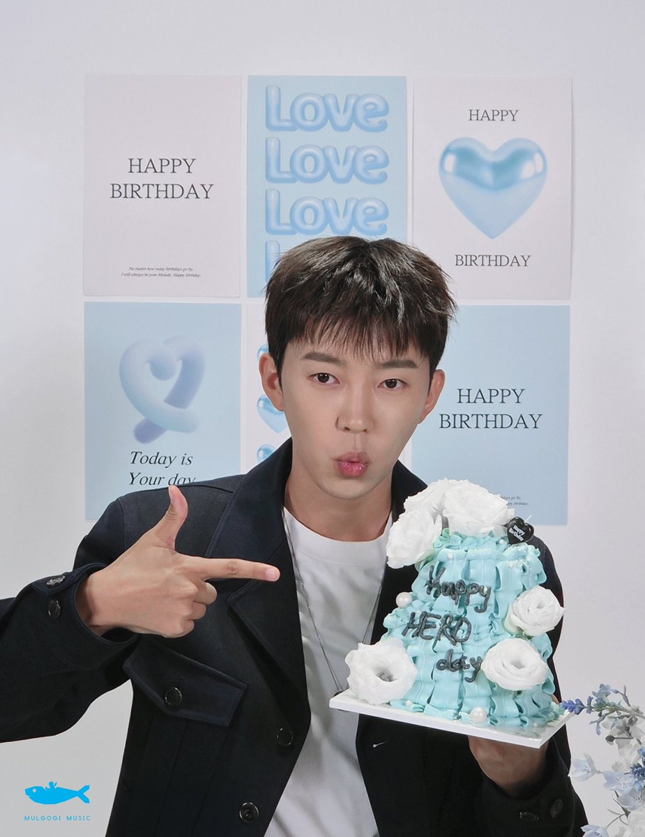 starrylove616's tweet photo. the pretty hero birthday photos are here 🥰

#임영웅 #LimYoungWoong https://t.co/l7uU4L7jaX