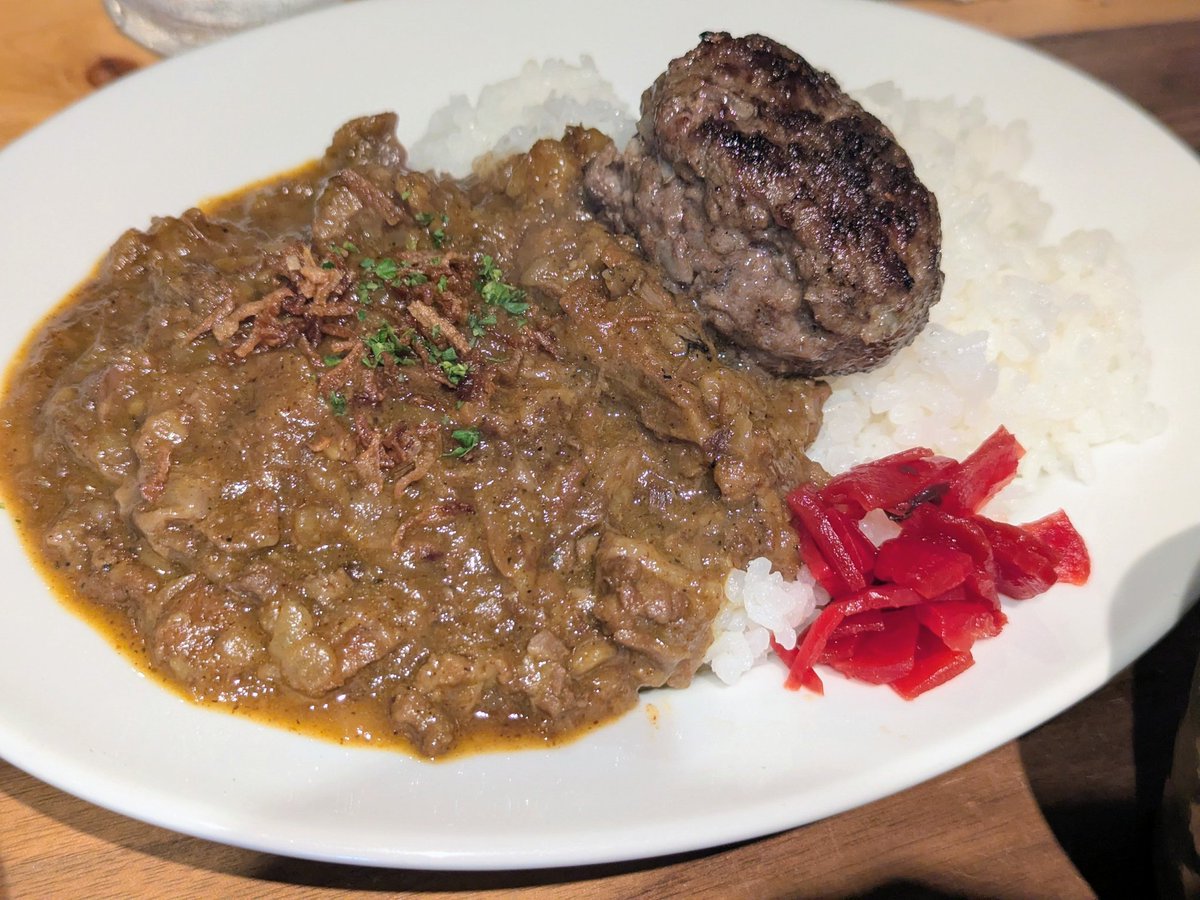 vegaking13's tweet photo. 6/19 昼
狼煙 (水戸)
牛すじスパイスカレー
＋和牛ハンバーグ単品 https://t.co/V2I3e6ysyH