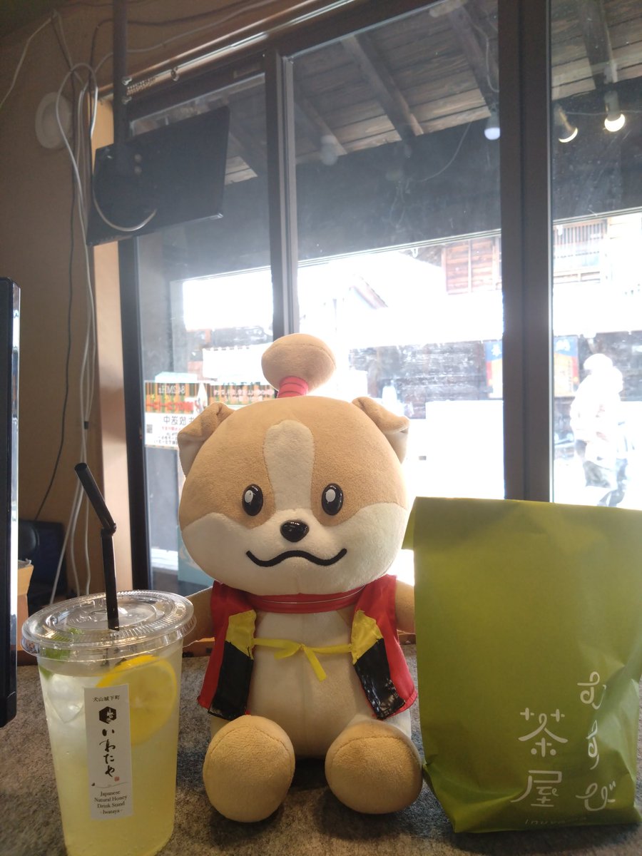 HASANCLUBBAND's tweet photo. #昭和でゴーゴー
今日は暑いので
城下町で色々買った♡
番組は13:00から始まるよ🎵
https://t.co/yTzouf2AGy
で 聴ける🎵
#犬山城下町　から生放送
メッセージポストしてね♪
#はーさん
#河原龍夫 https://t.co/CfL0LKAENc