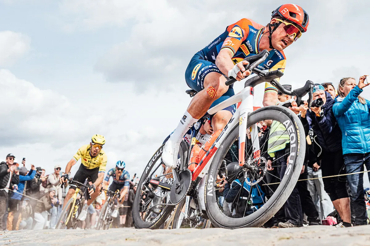 RenaudB31's tweet photo. #Objectif 🎯 / 🇩🇰 Mads Pedersen (LTK) affiche ses ambitions pour le #TDF2026 : le coureur de Lidl-Trek vise le maillot vert et plusieurs victoires d’étape. Le Danois évoque aussi les changements internes et le nouveau départ de son équipe. https://t.co/sPhn1LS629 https://t.co/9PNCxIFU5s