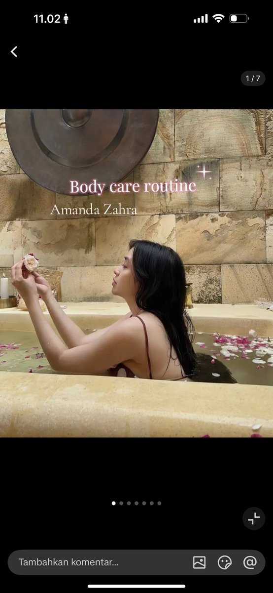 dairenva's tweet photo. ‼️BODYCARE ROUTINE ALA AMANDA ZAHRA‼️❤️‍🔥

siapa yang sering FYP bodycare Amanda Zahra dan selalu mikir…

“kok bisa bening dan glowing banget sih?!” 😭✨

aku spill bodycare routine step by step dan produk yang worth it buat dicoba di bawah yaaa 👇🏻🤍 https://t.co/TUJ3Yi8eM8