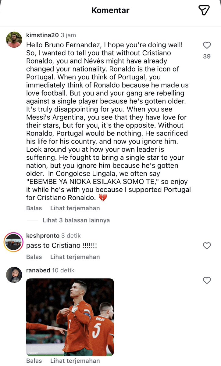 BarcaInsight_ID's tweet photo. Jujur agak miris setelah melihat langsung Komentar di Postingan Instagram Bruno Fernandes 

Portugal gagal sebagai tim, tetapi yang disalahkan justru Bruno Fernandes. Untuk sebagian fans Ronaldo, setiap umpan yang tidak menuju CR7 dianggap pengkhianatan. 

Padahal Sepak bola dimainkan 11 orang, tetapi mereka menginginkannya menjadi olahraga satu pemain. Kalau setiap bola harus ke Ronaldo mending Portugal main tanpa gelandang, tanpa taktik, dan tanpa rekan setim aja sekalian.

Sunggu ironis ketika pemain lebih dicintai daripada lambang negara di dada, sepak bola kehilangan maknanya 🇵🇹💔