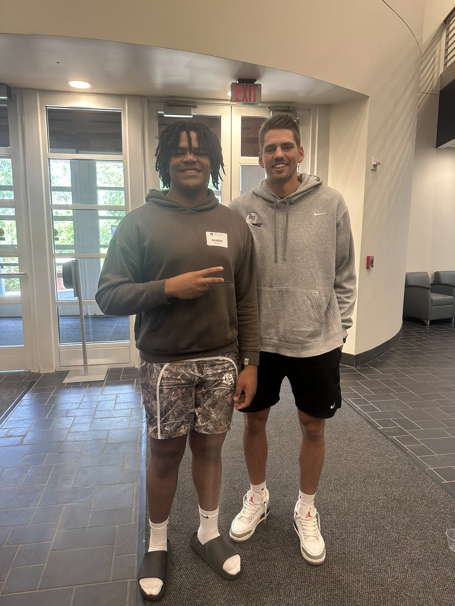 JStrother67's tweet photo. Got invited to Junior Day visit at Bethel University (MN), had a good time, good school culture, good staff, and had a great conversation with the OL and head coach!🙏🙏🙏 @MathiasDurie @McElroy26 @BethelRoyalsFB @BethelU @HHSRecruits @coachdbo11 @YouAreHouston @HHSMustangs https://t.co/xw15s4xrkL