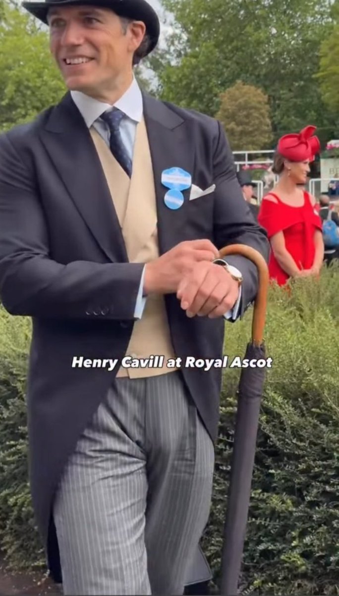 bulgechaser's tweet photo. The talk of the town today!
Yes, daddy Cavill, we swallowing hard. #bulge #printpatrol #vpl #sweatpantseason https://t.co/Z3tWlDIRD4