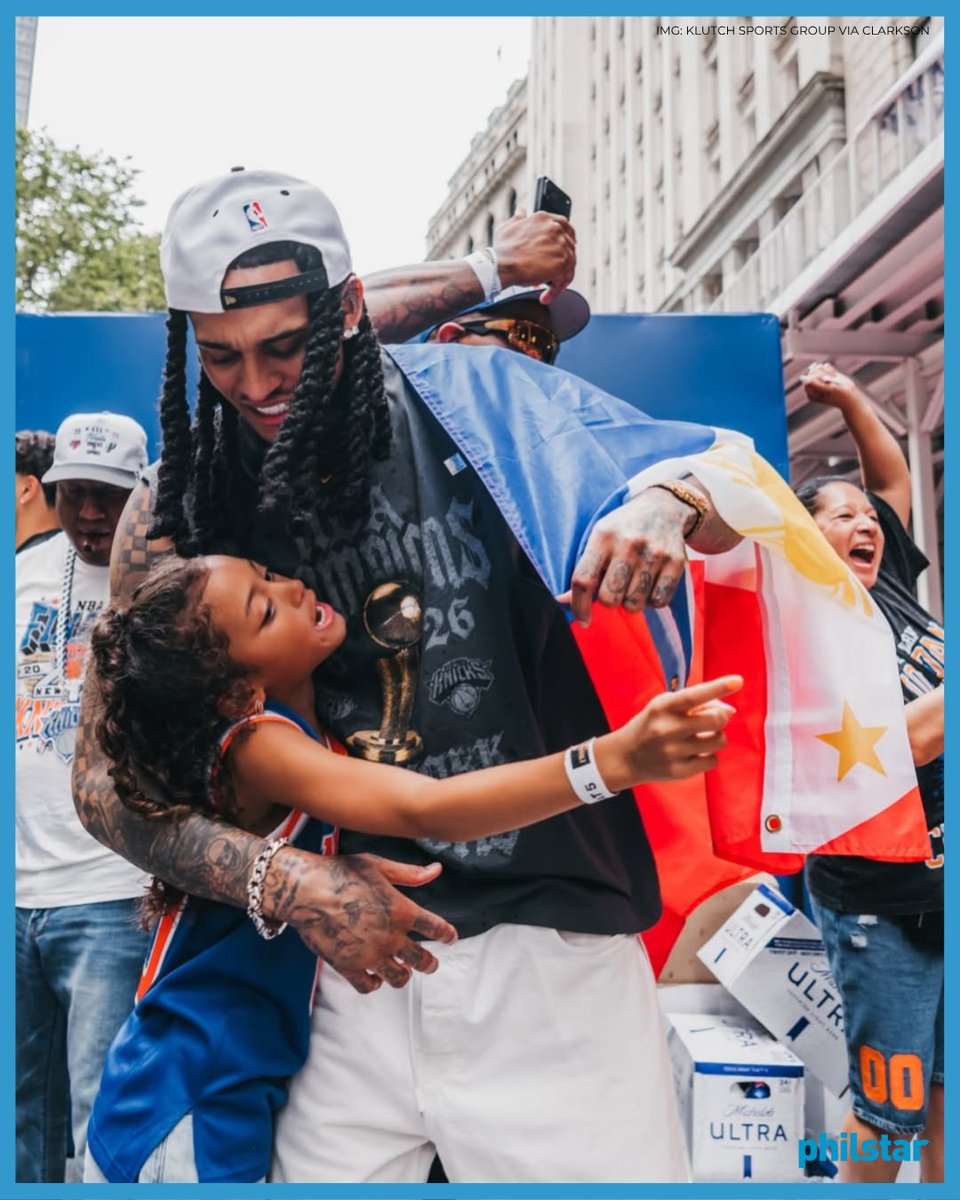 PhilstarNews's tweet photo. PINOY PRIDE! 🏀🇵🇭

Filipino-American basketball player Jordan Clarkson shared photos from the New York Knicks' victory parade after winning the NBA championship for the first time in 53 years.

Clarkson was spotted carrying a Philippine flag during the celebration on Friday (Philippine time).

Related: https://t.co/ohYRTMjnwB