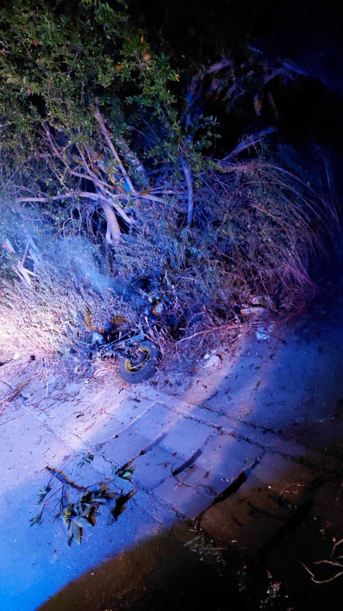 HadiHtt's tweet photo. About 10 drone strikes targeted many areas since midnight, mostly random people in moving cars and motorcycles, in Hamadiyeh, Doweir (Image), Toul, Jebchit, Nabatieh and others.
Not all attack sites can be reached or known immediately. About 5 victims were recorded until now. https://t.co/HlUx8Y6qwo