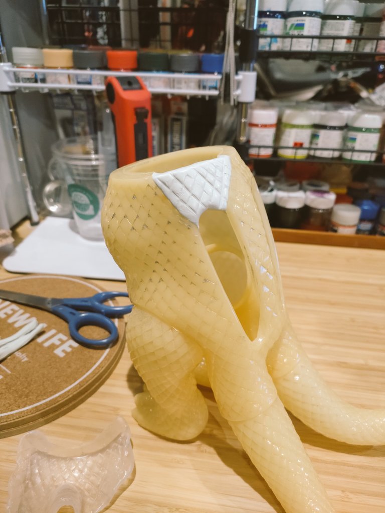 NaotoO90448's tweet photo. マルサン キングギドラ450
破損ソフビの補習中
以前塗ったキングギドラから、おゆまるで型を作成
型からパテでパーツ整形してみましたが・・・
ちょっと微妙ですね。

 #マルサン
 #ブルマァク
 #マーミット
 #ベアモデル
 #レトロソフビ
 #ゴジラ
 #キングギドラ
 #修理 https://t.co/KvmUXuF6eG