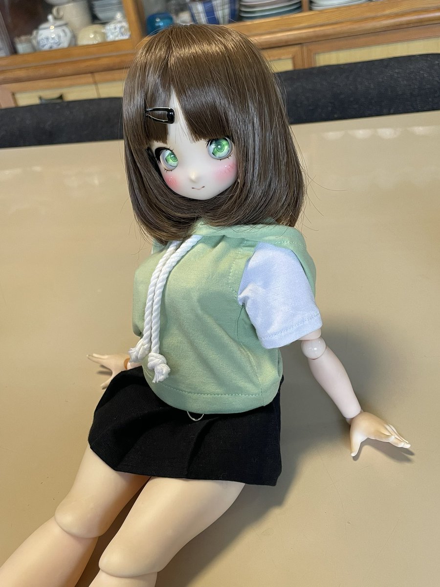 GromYellow's tweet photo. こまる「アンタの部屋またタイヤ増えてるやん。積んであるん恐いし外置いといてほしいねんけど」 https://t.co/W1NnPlLIvr