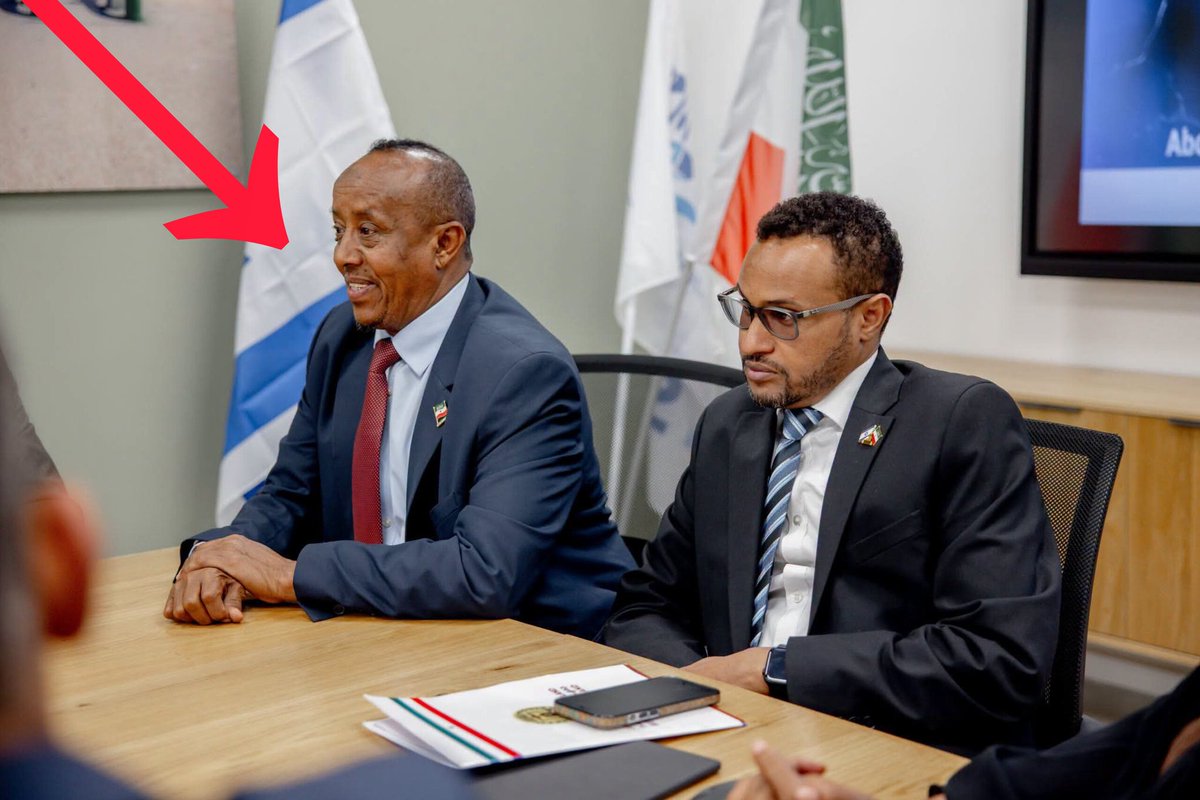 WaisAbdi1's tweet photo. Kani waa wasiirka biyaha, waa Dhulbahante Waa khalad iyo nacasnimo, Dhulbahante Waa  inangumeed waa
 Cadaw Faqash ah oo isir ahaan uu neceb Somaliland iyo reer Sheekh Isaxaaq, in dadkaas la soo dhaweeyo Maha waa in xilaka wasiirka biyaha la qato oo la siiyo reer Sheekh Isaxaaq ama Samaroon  @Abdirahmanirro @khadarlooge  @AmbMohamedHagi @EdnaAdan @Shakurshire101 @SSTHawdReserve