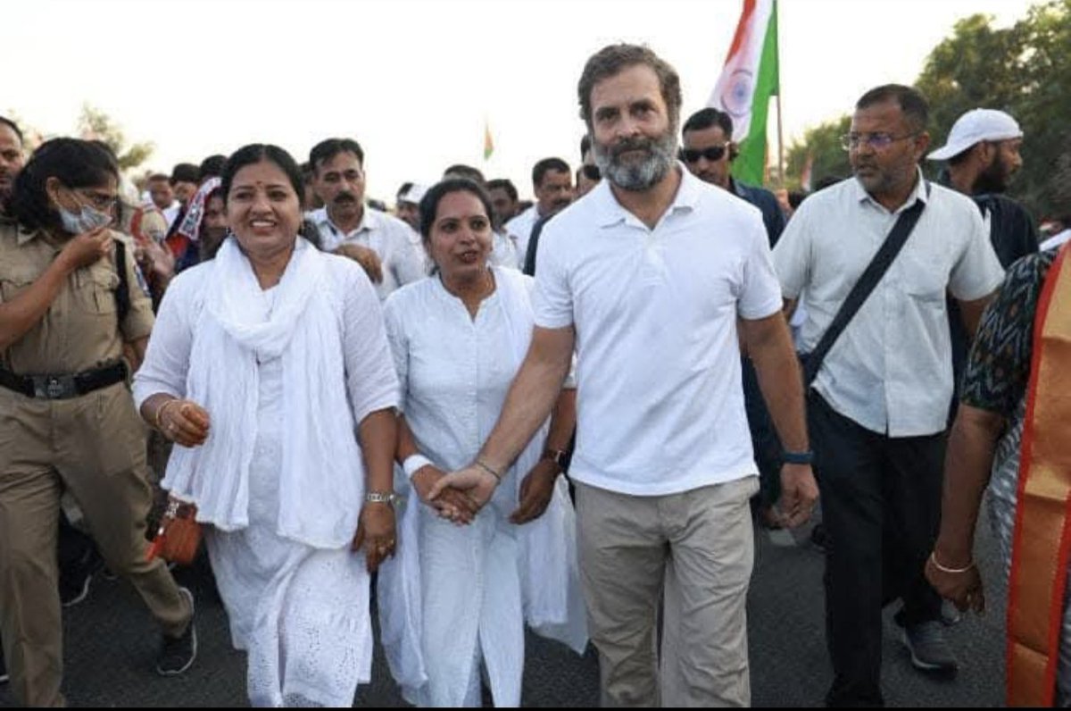 sriha333's tweet photo. ప్రజాస్వామ్య పరిరక్షణ కోసం ప్రతిక్షణం 
పరితపించే నాయకులు , దేశాన్ని ప్రగతిశీల 
భవిష్యత్తు వైపు నడిపించగలిగే ఏకైక వ్యక్తి,
లోక్ సభ ప్రతిపక్ష నేత శ్రీ రాహుల్ గాంధీ గారికి 
హృదయపూర్వక జన్మదిన శుభాకాంక్షలు
@revanth_anumula 
@RahulGandhi 
#RahulGandhiBirthday
#HappyBirthday https://t.co/xeQlzUkvFa