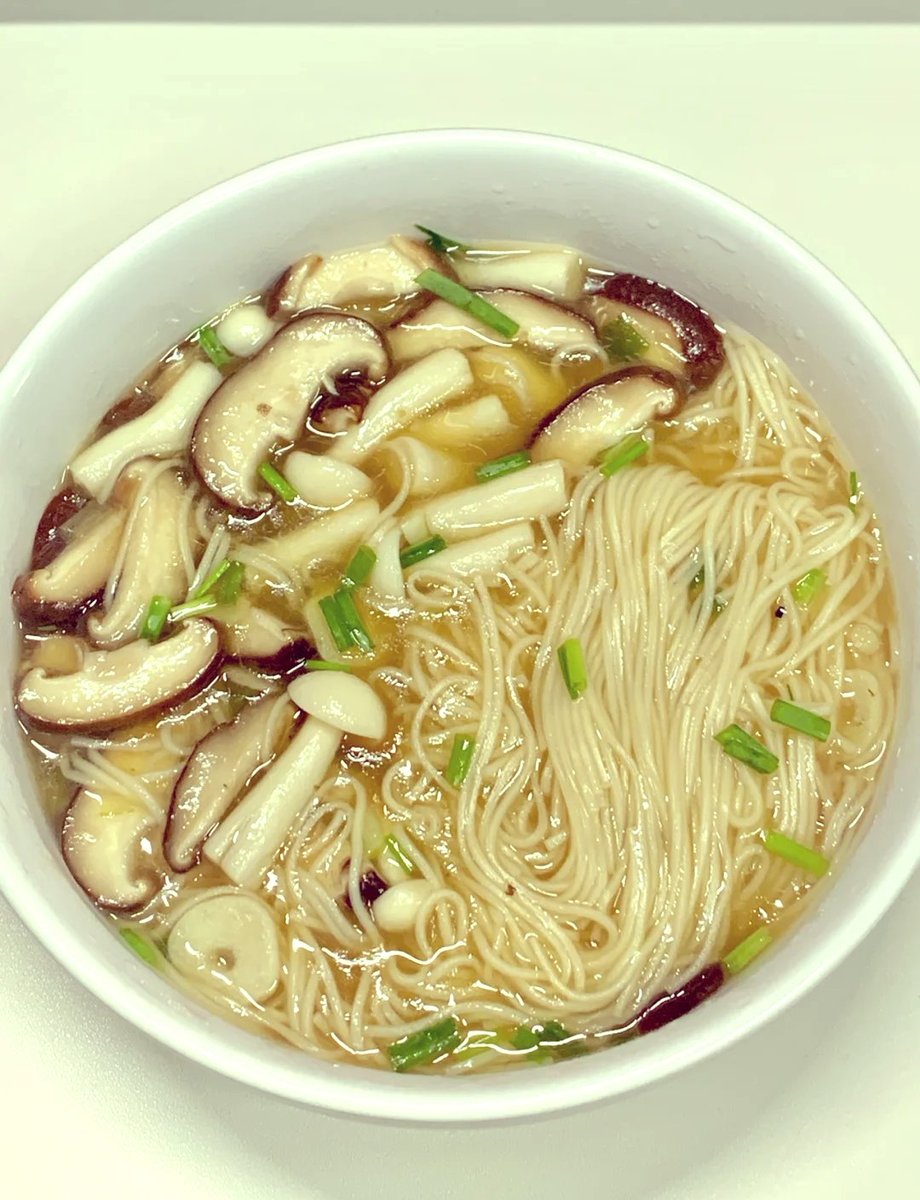 Agadora7's tweet photo. Got this steaming bowl of homemade mushroom ramen in 10 mins—comfort food hit different after a long workday! https://t.co/N5MBFmD1Ky