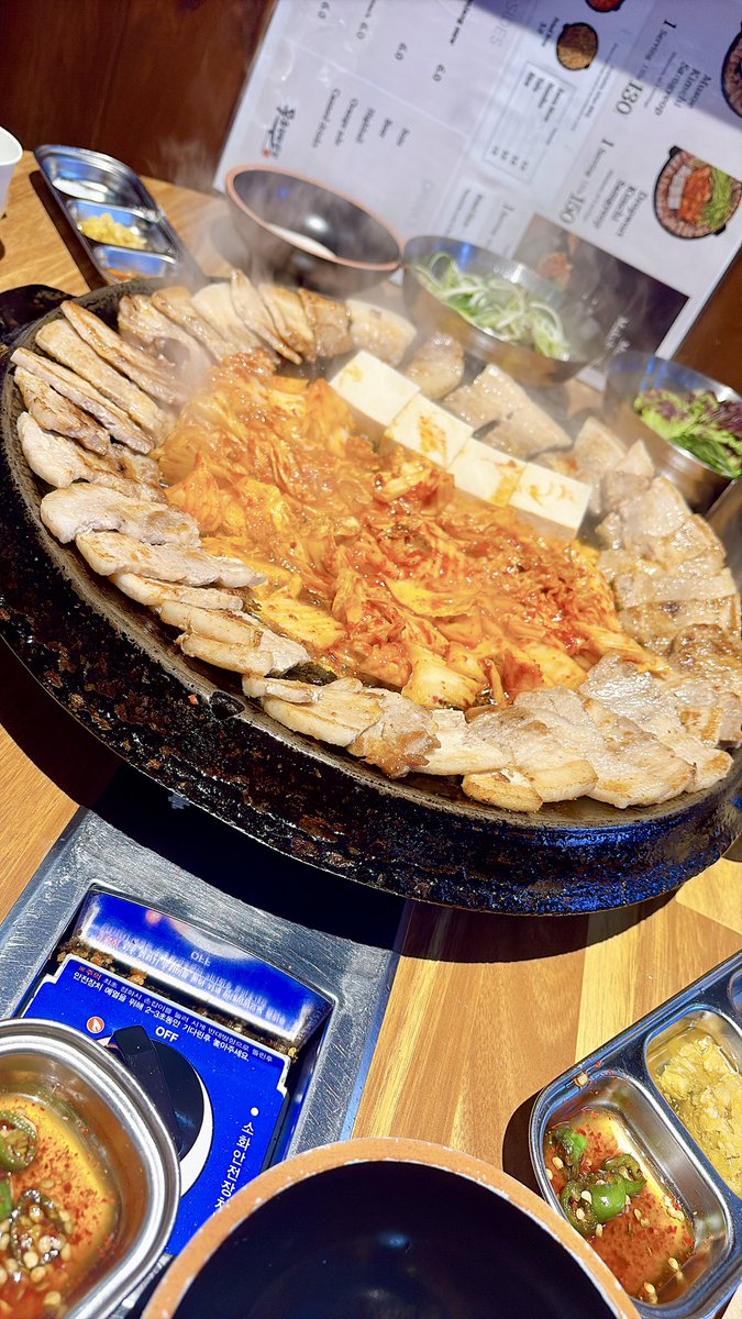 8_ga_8's tweet photo. 食べ物の記憶しかない　めちゃくちゃ食べた・・・・・・・・・・最高だった・・・・・・・ https://t.co/dBk5u4miND