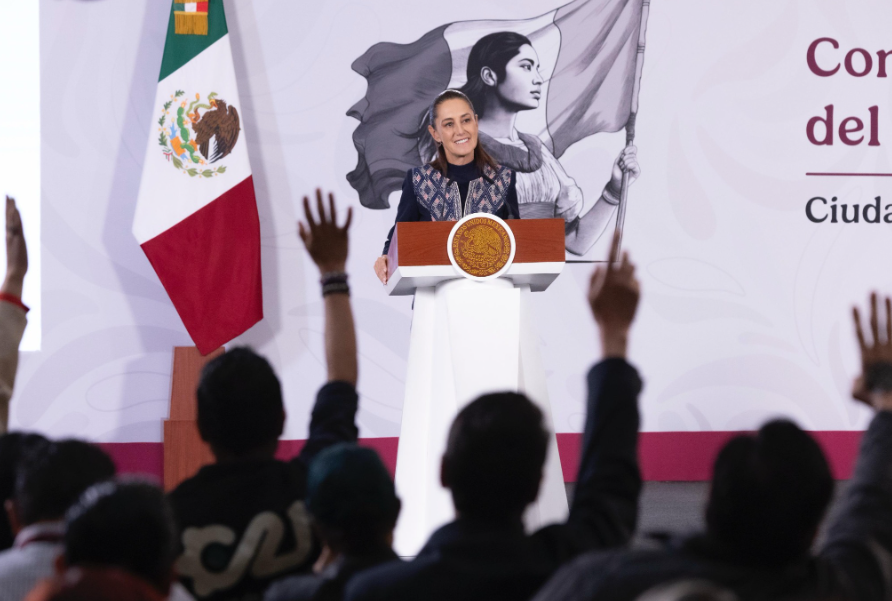VirtualNotMX's tweet photo. 🇲🇽 NACIONAL | Sheinbaum anunciará decisión sobre registro celular el próximo 25 de junio https://t.co/e9yYLLQv72 🔗 #Sheinbaum #RegistroCelular #Telefonía #Usuarios #CURP https://t.co/bGdeH0Nv0O