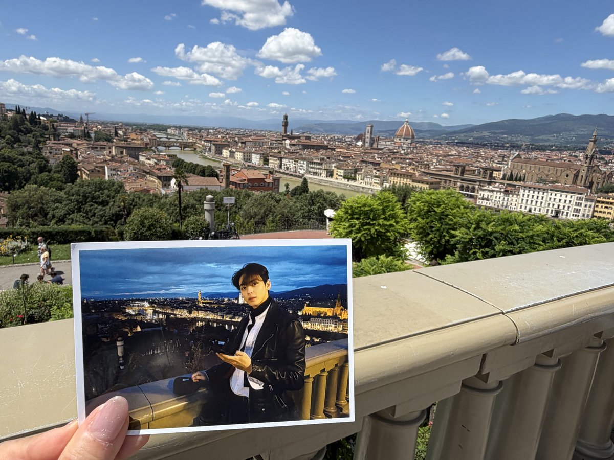 maymay2575's tweet photo. イタリア🇮🇹フィレンツェ。花の都と言われる通りお花がたくさんある街でした。聖地3都市目はフィレンツェ🩵ミケランジェロ広場とレプッブリカ広場周辺へ。

#CHAEUNWOO #차은우 
#チャウヌ #車銀優
#firenze  #italy
@CHAEUNWOO_offcl https://t.co/KcPu6inDoG