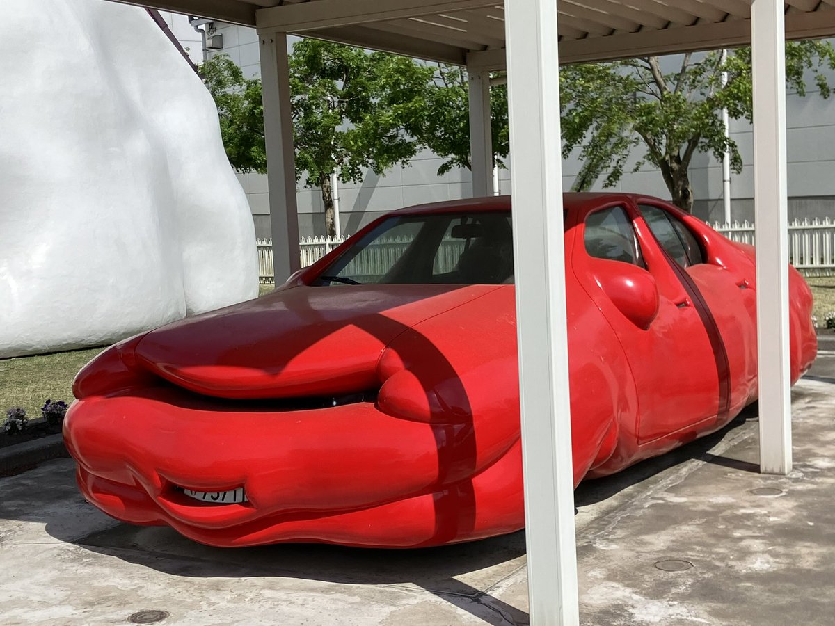 mettyasizen's tweet photo. ファット・ハウスってガチ家サイズもあるの⁉️ガチ車のファット・カーもある
青森には全てがある https://t.co/f8424Ln5sX