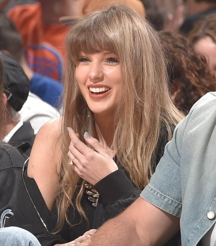 SwiftiesHQs's tweet photo. i knew it.                      i knew you https://t.co/KP8O0Uvpox