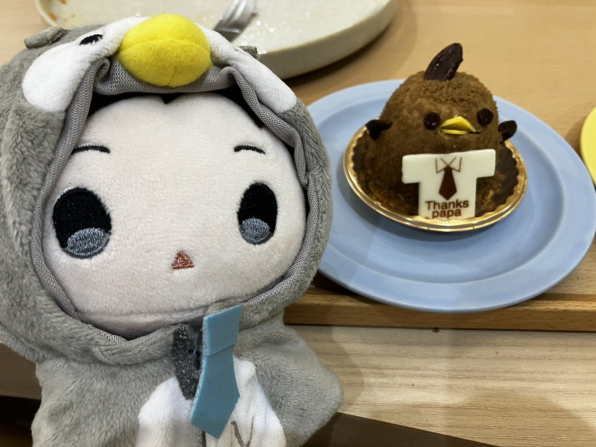nyu_nu's tweet photo. 期間限定に弱いのでちちのひぴよりんを追加したんですよね　ネクタイおそろいだねえ https://t.co/wqWgNAcSBx