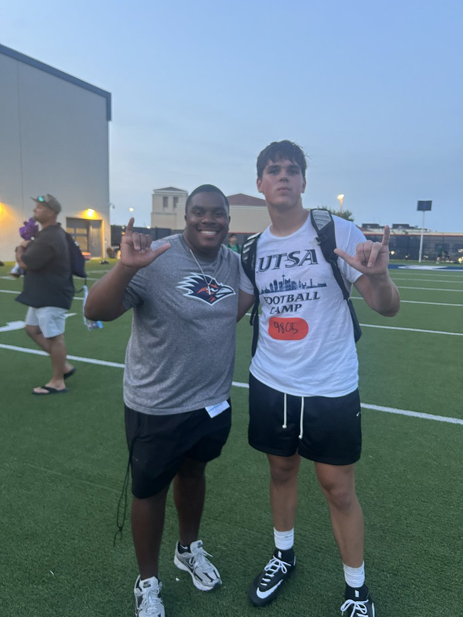 Luke_Evans29's tweet photo. Balled out at @UTSAFTBL camp today! Thank you to @CoachJaylanRob and @CoachAshDL for the great coaching. Can’t wait to be back next year! 💪💪💪 https://t.co/t6A2xkj6ZW