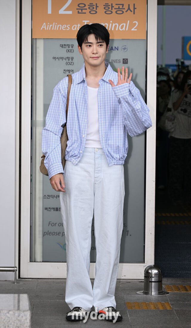 faiyx03's tweet photo. หล่อ สะอาด ปราศจากเวรกรรมเว่อ https://t.co/xrZGKCXiB4
