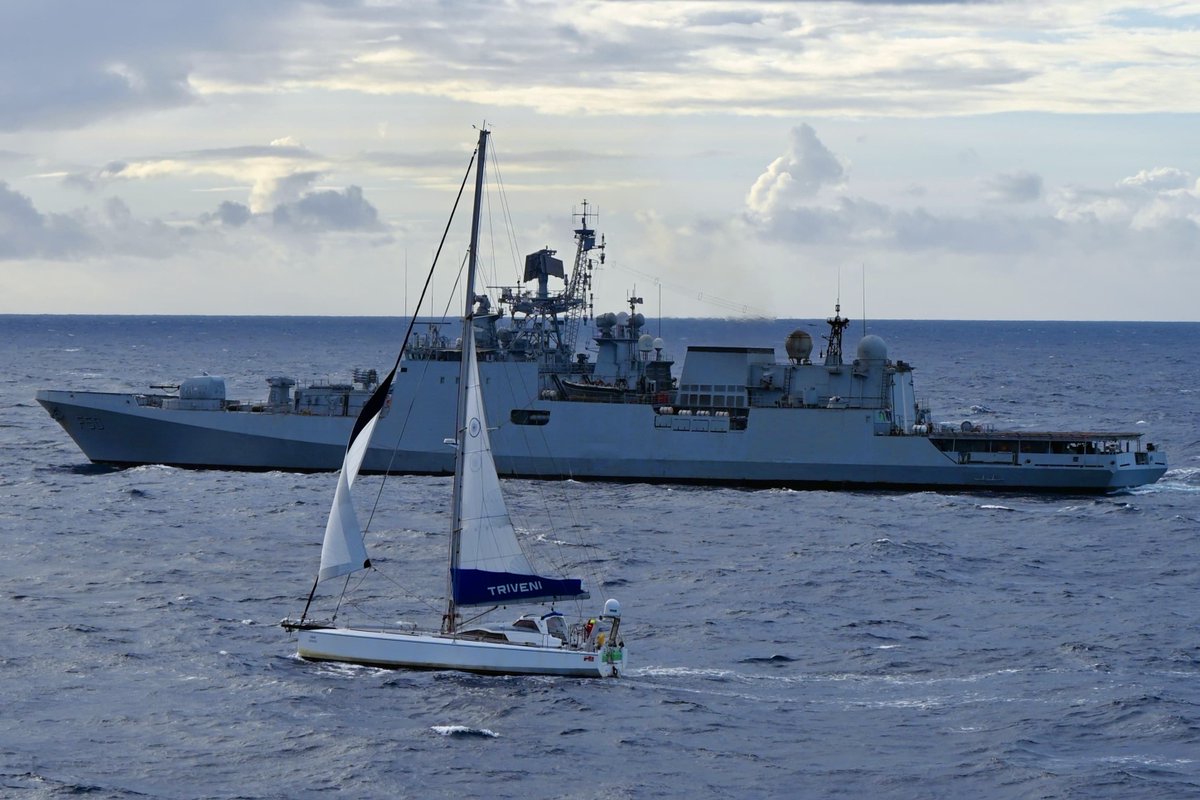 indiannavy's tweet photo. Rendezvous at sea!
⛵️🌊 ⚓
#IASVTriveni, Indian Army's sailboat with a crew of six women officers from the three defence forces of India, affected a rendezvous with #INSTarkash, Indian Navy's potent guided missile frigate!
Transiting from Cape Town to Mumbai, IASV Triveni is on the last leg of her global circumnavigation expedition.
INS Tarkash is currently on an operational deployment in the SW Indian Ocean.
#IndianNavy wishes #IASVTriveni and her intrepid crew fair winds and following seas for the journey ahead!
@HQ_IDS_India @adgpi @IAF_MCC
@IA_SportsAdvntr