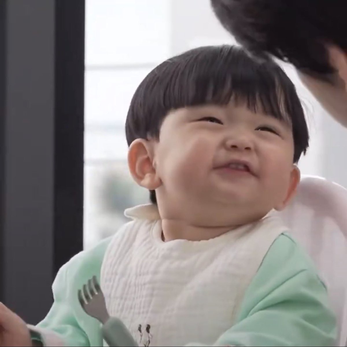 haneulzwrites's tweet photo. Adorable. So adorable. And squishy. An absolute sunshine.  😭🥹😍 https://t.co/RainCCa2ee