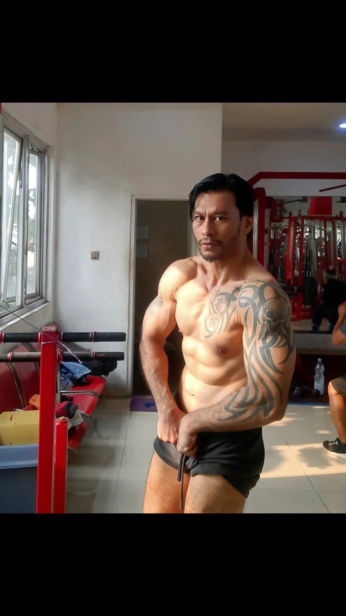 roulrav's tweet photo. AM LEGEND
i AM ROULRAV
#jakartamaleescort #naturalbodybuilder #realmuscleman #roulrav https://t.co/BWtceJqkCM