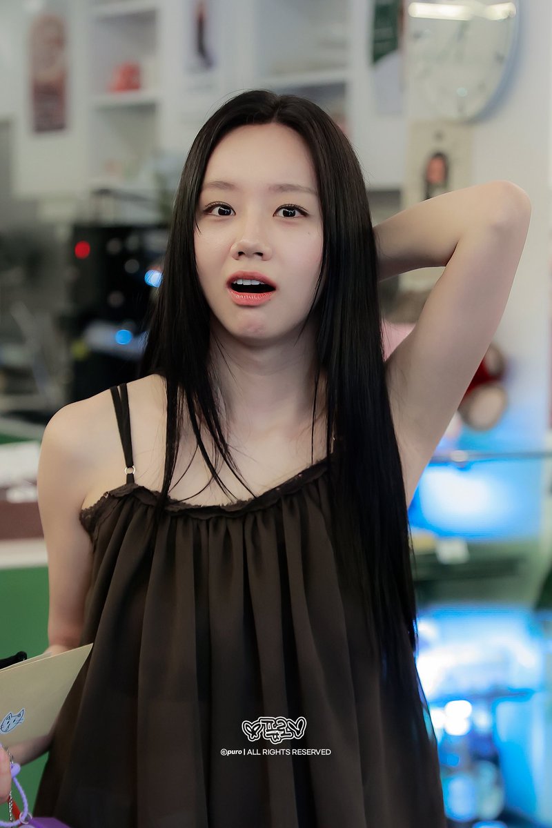 puro7007's tweet photo. 260614 그해 여름, 우리 생일카페
#혜리 #이혜리 #HYERI https://t.co/wlq6Gnl8Xd