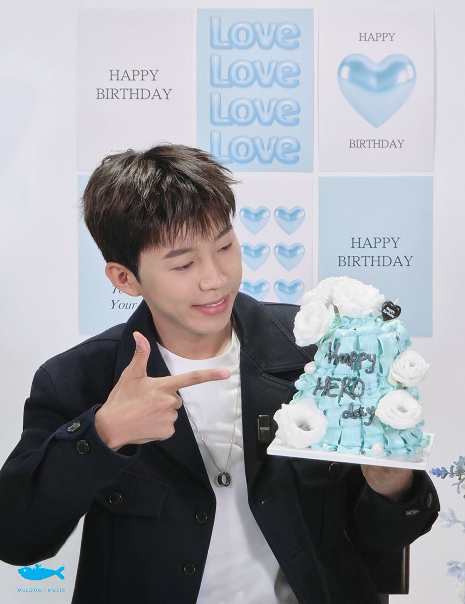 choyun50's tweet photo. 임영웅 IM_HERO gallery 🩵
영웅이와 하늘빛 영웅시대를 닮은 케이크 찰칵🎂
멋진 아티스트 
#임��웅 #limyoungwoong
#임영웅_IM_HERO_gallery
#임영웅생일 #임영웅_생일라방
📸 출처 : 물고기뮤직
* 모든 사진은 2차가공 및 제품화 금지입니다. https://t.co/T8RoZd01uc