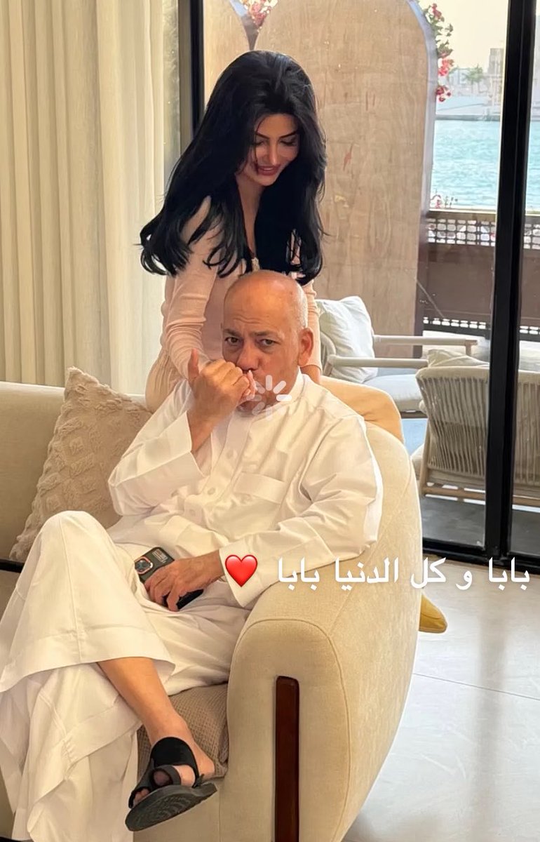الملكه. tweet media