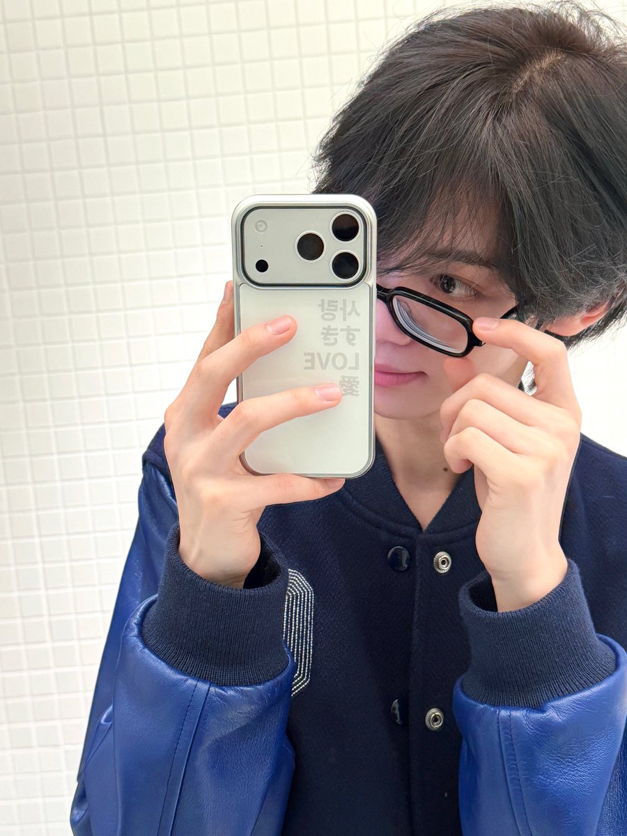 TWSLATION_'s tweet photo. [260619] #HANJIN WV POST

🐰: 👓👓

#한진 #TWS #투어스 @TWS_PLEDIS https://t.co/xhuQDU22nZ