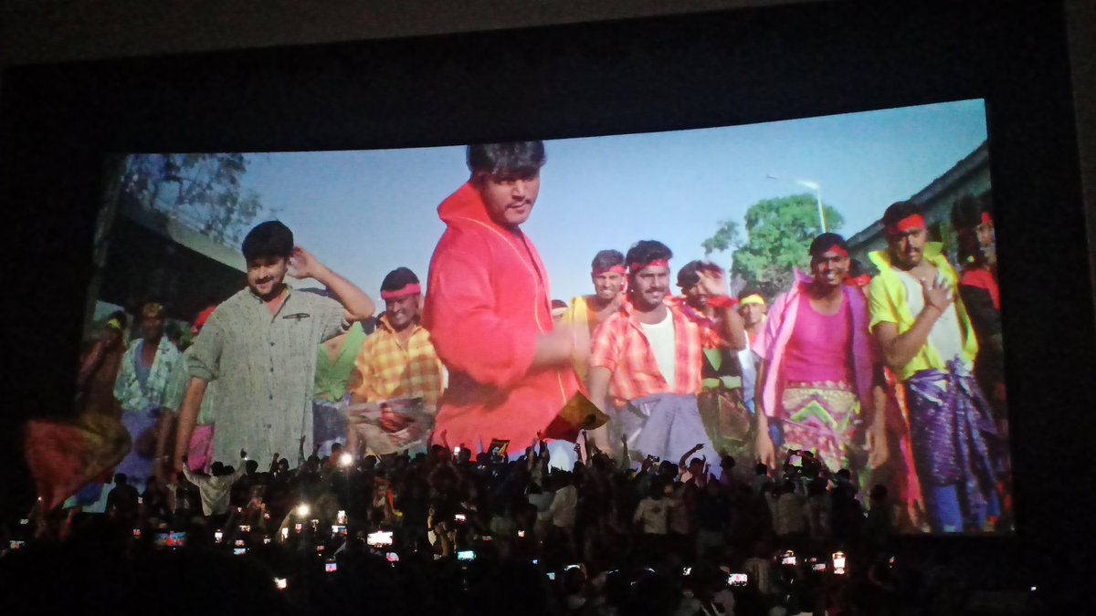 TeamDBoss171's tweet photo. ಇದು ನಿಮ್ಮ ತರ ಅಪ್ಪ ಚಿಕಪ್ಪ ದೊಡ್ಡಪ್ಪ ವಂಶ  Sympathy ಅನ್ಕೊಂಡು ಬಂದಿರೋ ಸಾಮ್ರಾಜ್ಯ ಅಲ್ಲ ಕಂಡ್ರೋ ಕಪ್ಪೆಗಳ..!! 

ನಿಯತ್ತಿಂದ ಭೂಮಿಗೆ ಬೇವರಿಳಿಸಿ ಕಟ್ಟಿದ ಸ್ವಂತ ಸಾಮ್ರಾಜ್ಯ ಸೌಂಡ್ ಆಗ್ಲಿ ಕ್ರೇಜ್ ಆಗ್ಲಿ ಜಾಸ್ತಿ ನೇ ಇರುತ್ತೆ..!🔥😎

ನಿನ್ನ ರೇಂಜ್ ಬೇರೆ ಕಣಯ್ಯಾ @dasadarshan Boss 😎🐘🔥

#DBoss #KalasipalyaRerelease https://t.co/gOXUTIJjON