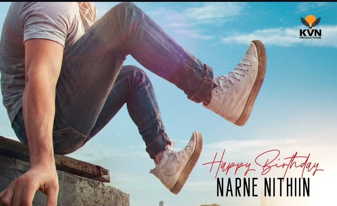 IamKrishKapoor's tweet photo. This is the movie 1st look , Makers and Producers chose to show Lead Hero's GAAND shape 🥵🍑🤤 and No Face https://t.co/BYpTtNsgpZ