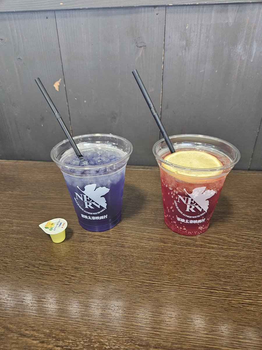 Ninja400_RED's tweet photo. エヴァに乗ってきた～
エヴァカフェでレモン果汁を混ぜると色が変わるEVA-teaと飲めるL.C.L︎︎👍
シンクロ率低っww https://t.co/DSwFz6tiNu