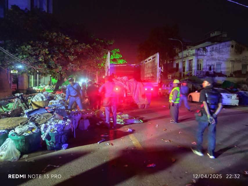 naingnaingaung's tweet photo. 1/5 MFP reports that the military is running a full-scale operation to wipe out red roses. Not because they are dangerous—but because they symbolize the spirit of democracy.

#2026Jun19Coup
#RoseMovement
#81For81
#WhatsHappeningInMyanmar https://t.co/UX7BbUilbB