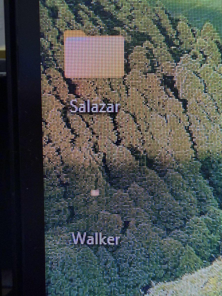rebel_round's tweet photo. Why is my walker folder barely visible?  I’ve never seen this.  @Windows @AskPerplexity https://t.co/3Cr22pV1kj