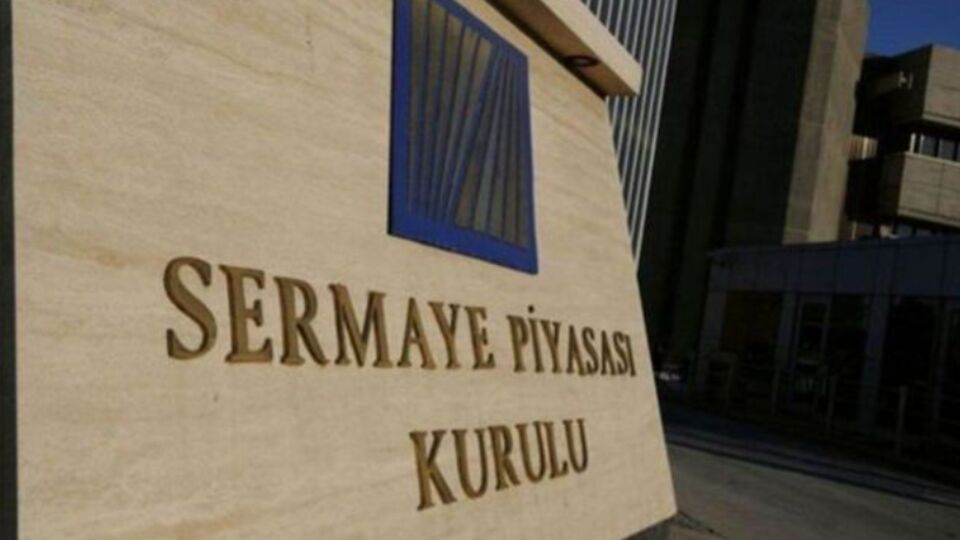 ekonomiHTcom's tweet photo. SPK'dan 3 kişiye geçici işlem yasağı
https://t.co/dGtN13YKm5 https://t.co/pFsTX7wssZ