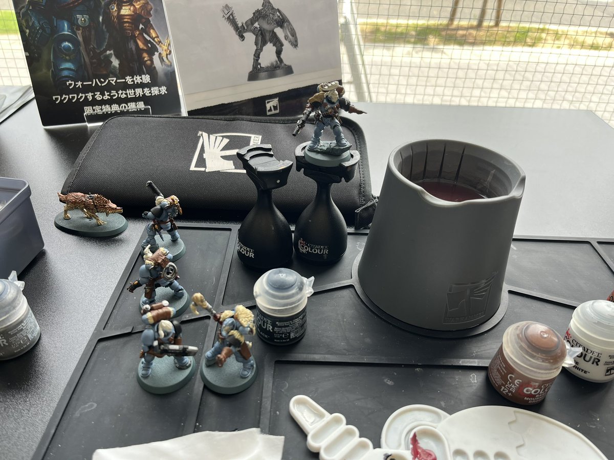 zozon705's tweet photo. ストア(@WarhammerOsu )でのんびりペイントしています。明日のゲームには間に合いそうなのにシェイドを忘れるという痛恨のミスが。 https://t.co/JhVA1UH5d7
