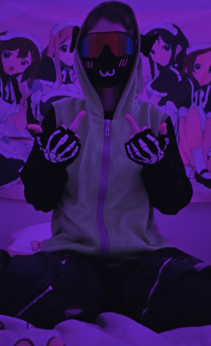 GhostSimon2040's tweet photo. Oh fuck #masked #maskedmen #cosplay #callofduty #loona https://t.co/f66DlBLMZK