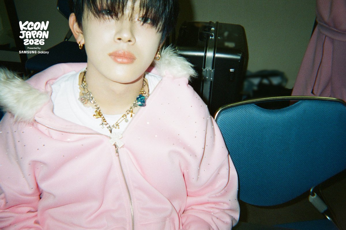 kconjapan's tweet photo. [#KCONJAPAN2026] Behind the Scene: Film Camera by #DXTEEN

photo by. @official_DXTEEN

-
KCON JAPAN 2026
MAY 8-10
Makuhari Messe

Let's #KCON https://t.co/BQyk9EjjHg