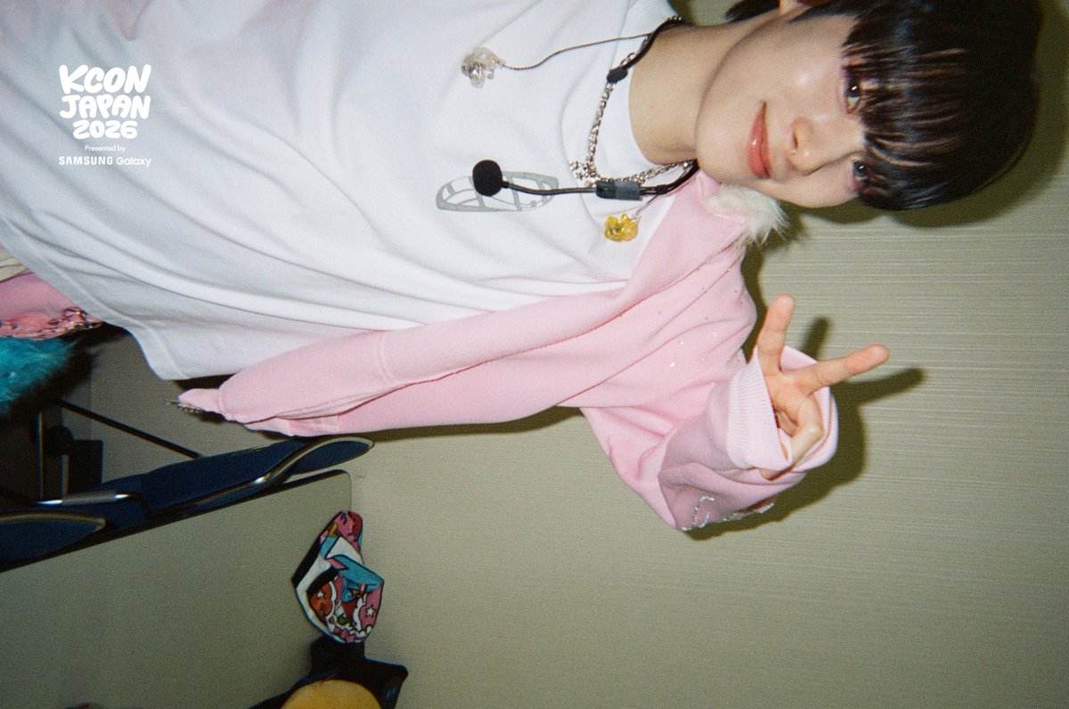 kconjapan's tweet photo. [#KCONJAPAN2026] Behind the Scene: Film Camera by #DXTEEN

photo by. @official_DXTEEN

-
KCON JAPAN 2026
MAY 8-10
Makuhari Messe

Let's #KCON https://t.co/vuh6PDs34N