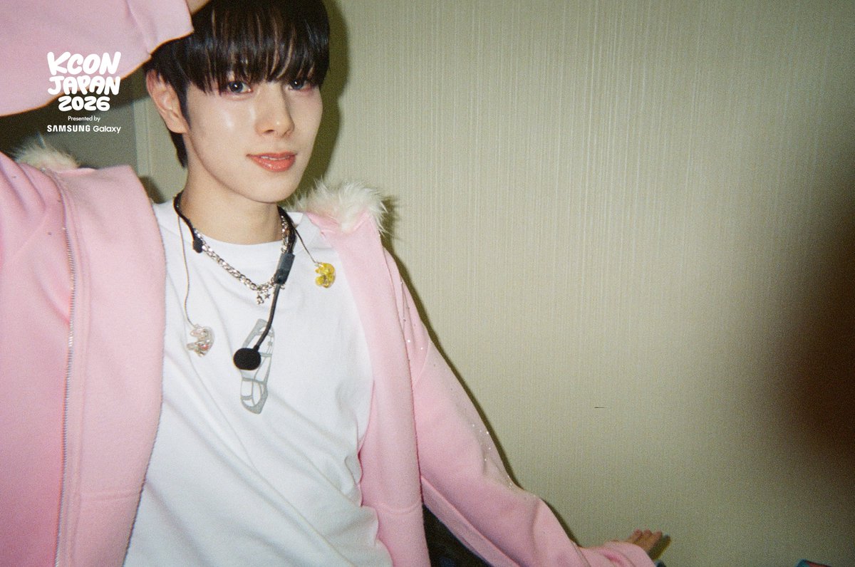 kconjapan's tweet photo. [#KCONJAPAN2026] Behind the Scene: Film Camera by #DXTEEN

photo by. @official_DXTEEN

-
KCON JAPAN 2026
MAY 8-10
Makuhari Messe

Let's #KCON https://t.co/vuh6PDs34N