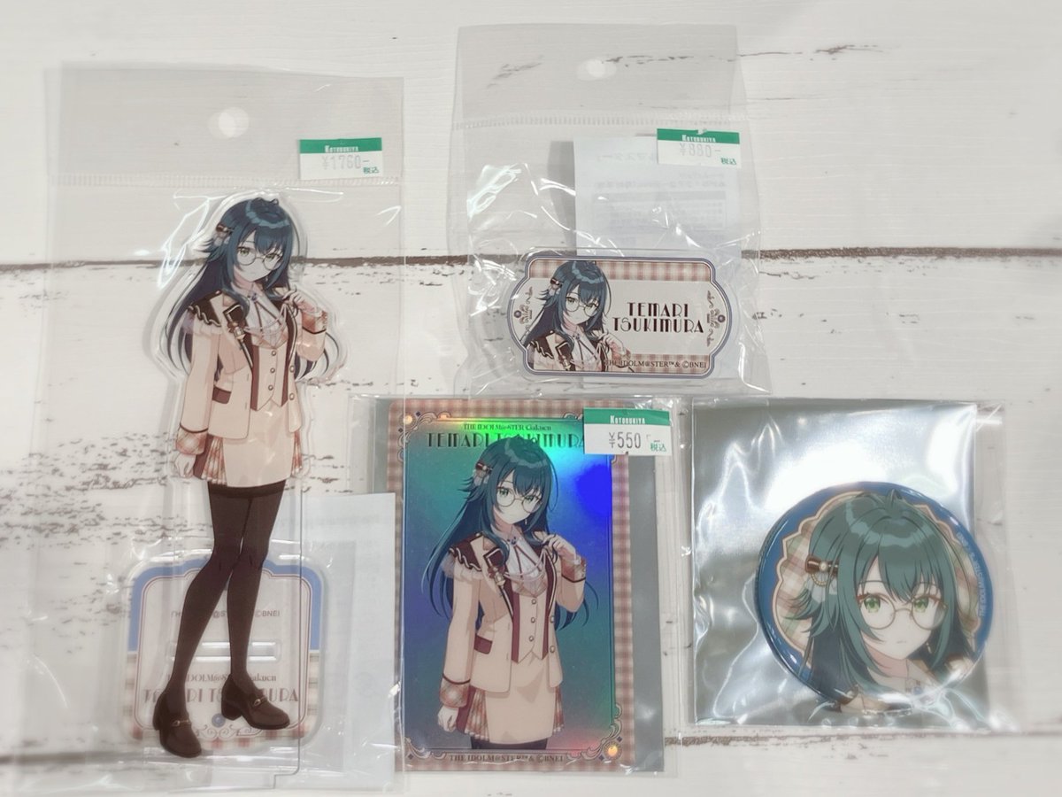 kotobukiya_npb's tweet photo. 【コトブキヤ日本橋1F】
『学園アイドルマスター』より
「めがね×ラテコーデver.」各種 入荷いたしました！

今年２月に【POP UP SHOP in 伊勢丹立川店】で販売された
かわいいめがねをかけた描き下ろしグッズが入荷です🎶

ぜひご利用ください👓
＃学マス https://t.co/6VjRtBuoZ8